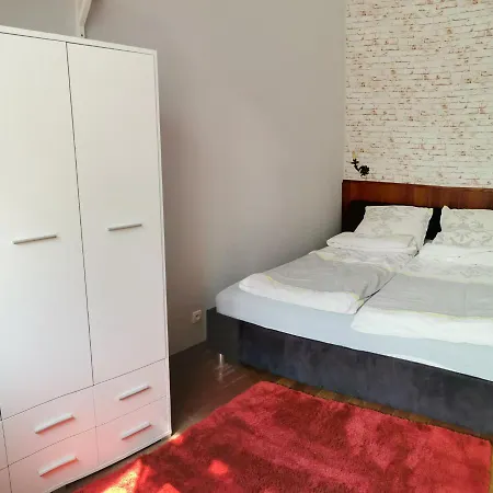Apartament Z Ogrodkiem *